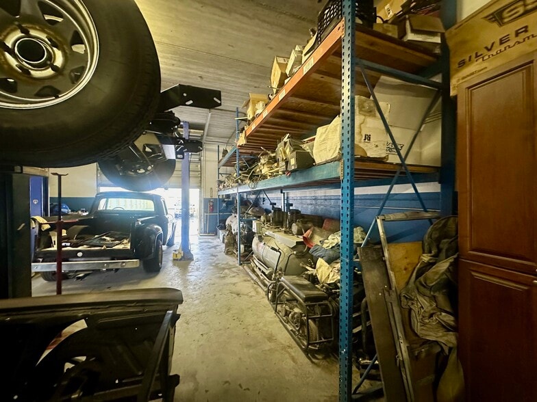 More Photos Of 1002 SE 9th St, Cape Coral Service For Sale