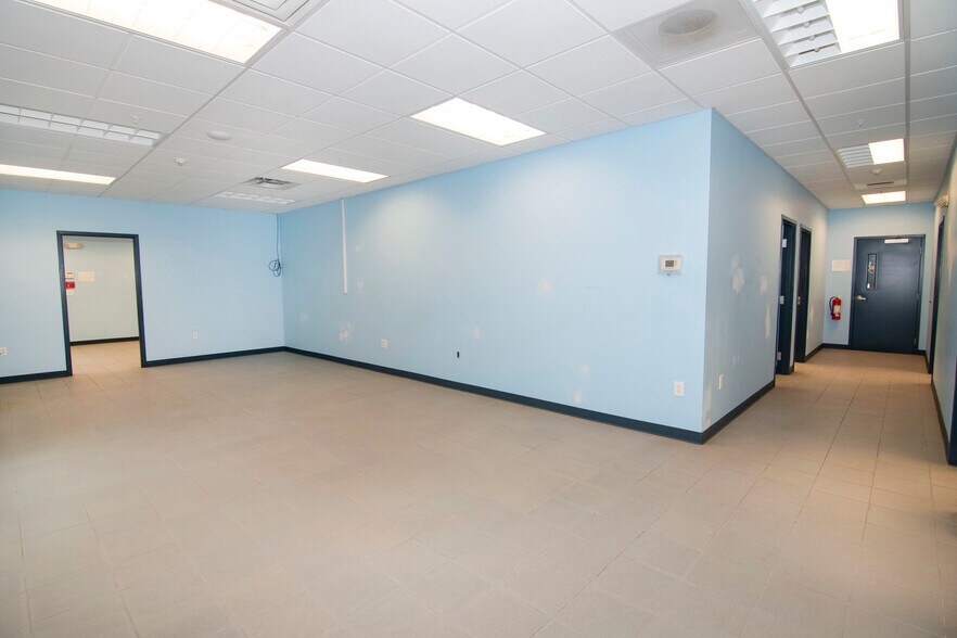 More Photos Of 3 Unlimited Dr, Saratoga Springs Office For Lease