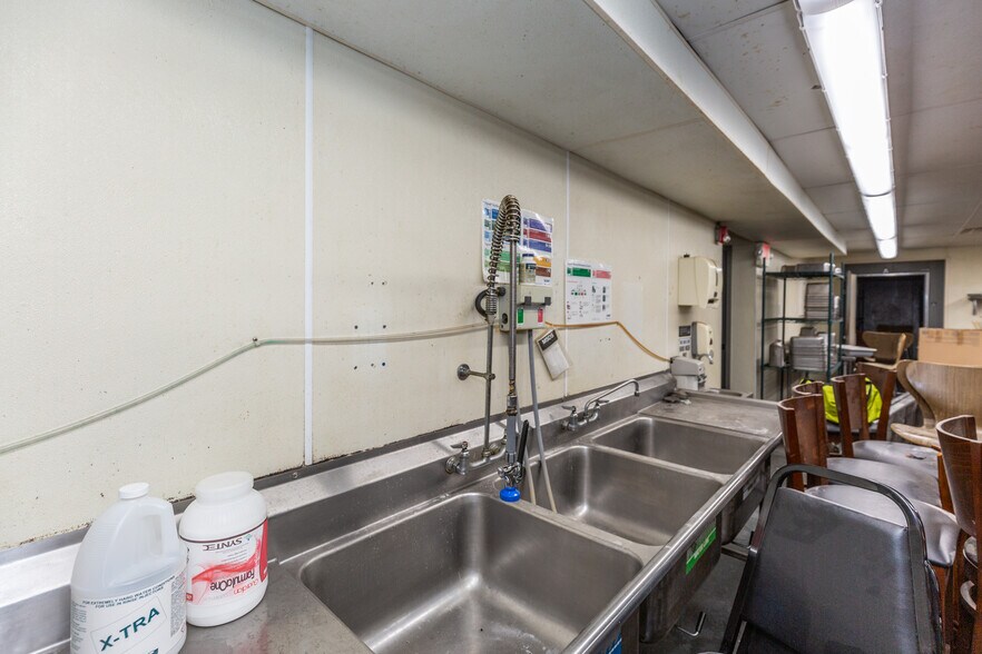 More Photos Of 332 Farnum Pike, Smithfield Restaurant For Sale