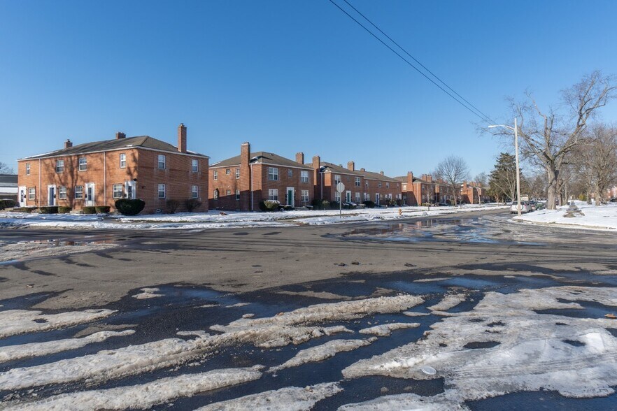 More Photos Of 299-377 Mayfair Blvd, Columbus Apartments For Sale