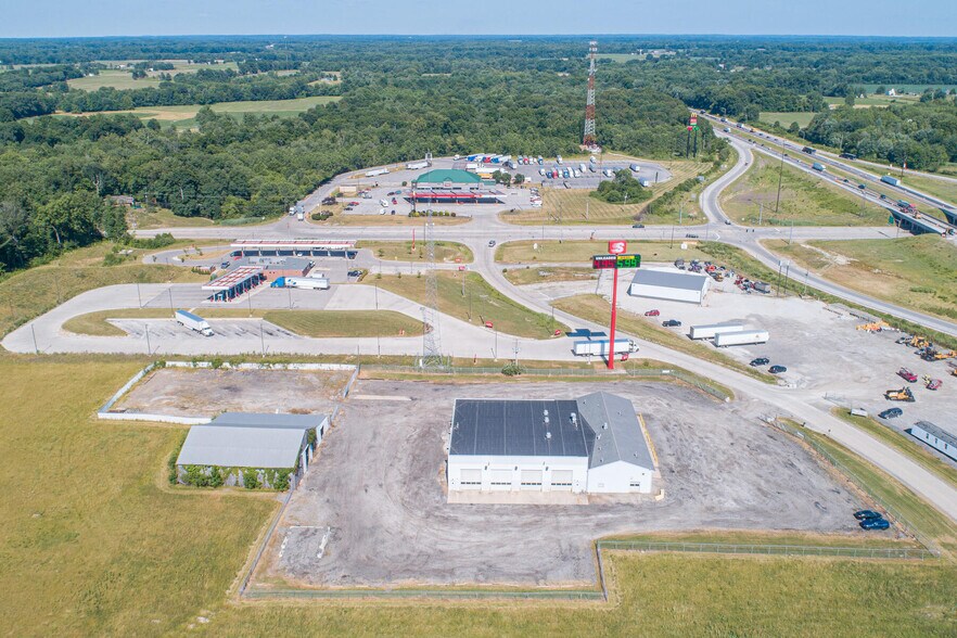 More Photos Of 1116 W County Road 450 N, Brazil Truck Terminal For Lease