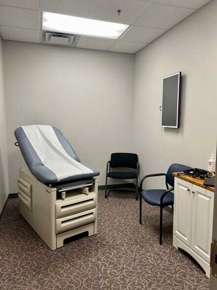 More Photos Of 50 Maple St, Springfield Medical For Lease