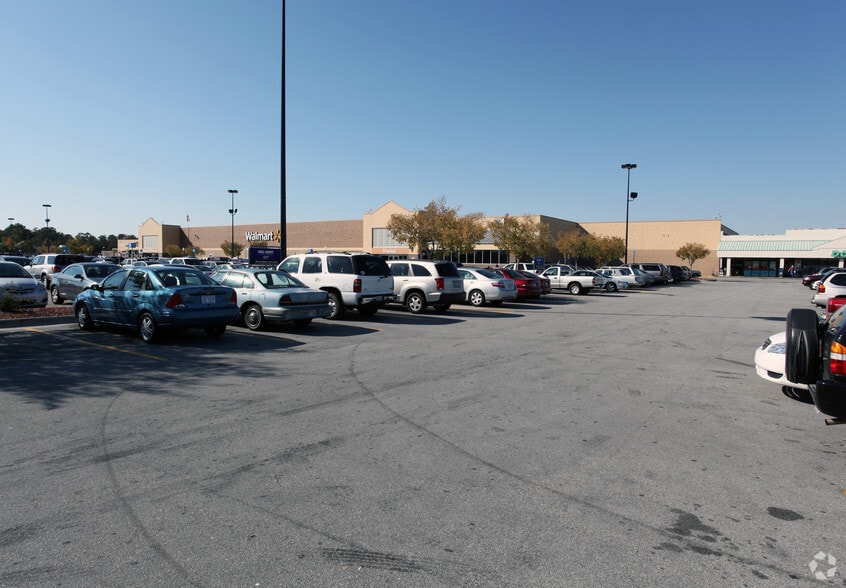 More Photos Of 2025 N Marine Blvd, Jacksonville Unknown For Lease