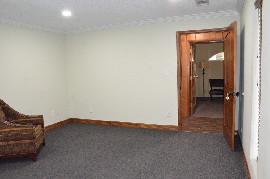 More Photos Of 212 E Houston St, Cleveland Office For Lease