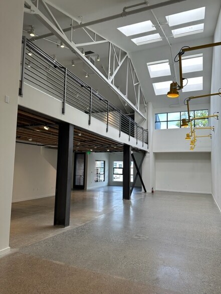 More Photos Of 111 Rhode Island St, San Francisco Showroom For Lease