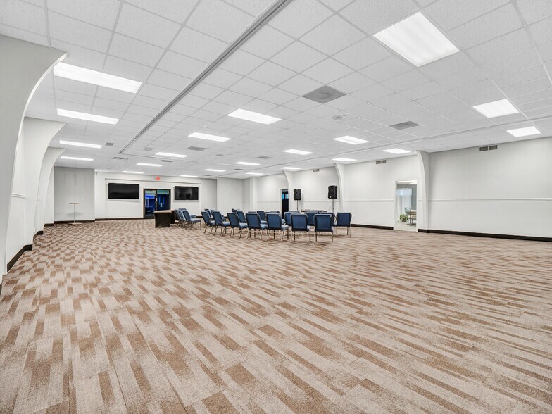 More Photos Of 824 W Pipeline Rd, Hurst Religious Facility For Sale