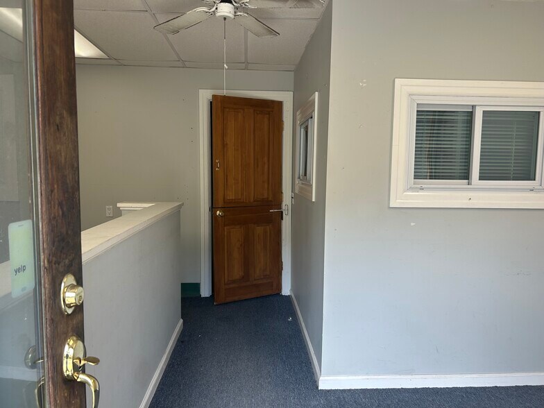 More Photos Of 421 Fifth Ave, Pelham Freestanding For Lease