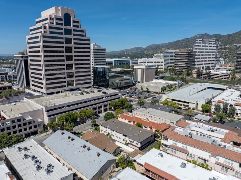 More Photos Of 530 N Maryland Ave, Glendale Apartments For Sale