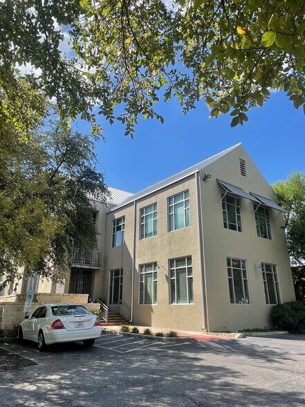 More Photos Of 242 W Sunset Rd, San Antonio Office For Sale