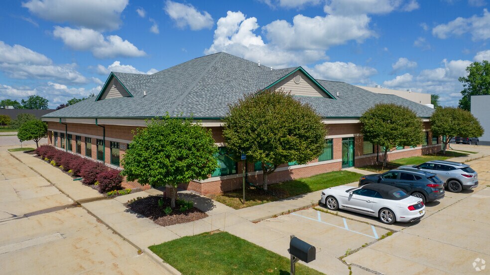 Primary Photo Of 1869 E Maple Rd, Troy Medical For Lease