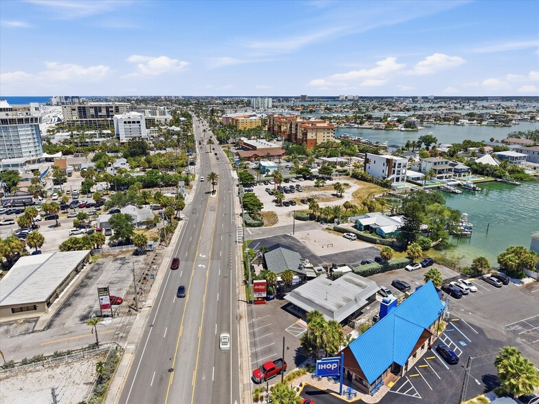 More Photos Of 5005 Gulf Blvd, Saint Petersburg Storefront For Sale