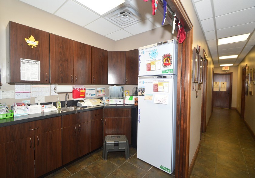 More Photos Of 272 W Park Ave, Long Beach Medical For Sale