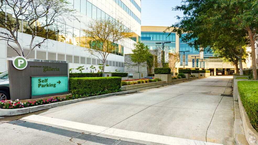 More Photos Of 15301 Ventura Blvd, Sherman Oaks Coworking Space