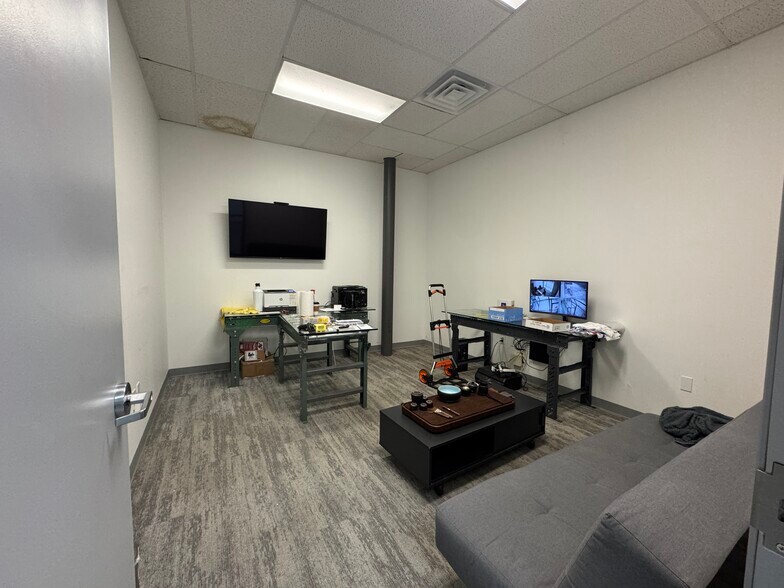 More Photos Of 1380 River Bend Dr, Dallas Office For Sale