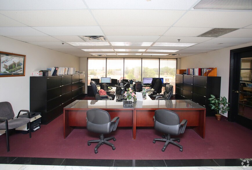 More Photos Of 415 E Airport Fwy, Irving Loft Creative Space For Sale