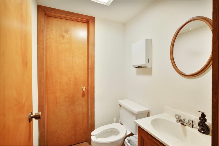 More Photos Of 3306 26th St W, Bradenton Medical For Sale