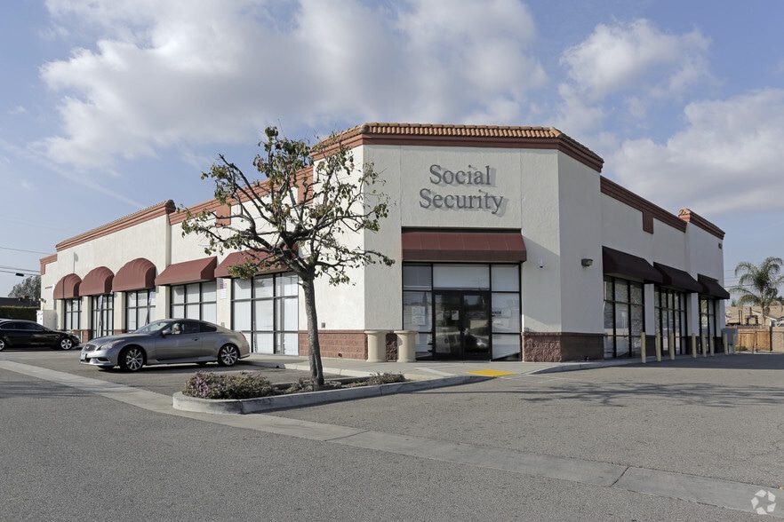 More Photos Of 4909-4957 Paramount, Lakewood Unknown For Lease