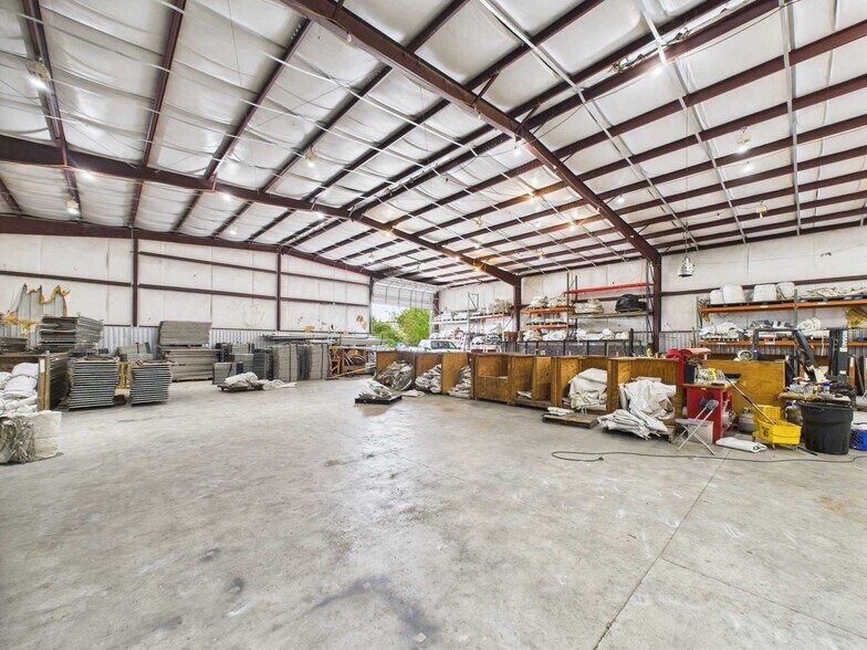 More Photos Of 14141 Interdrive, Houston Warehouse For Lease