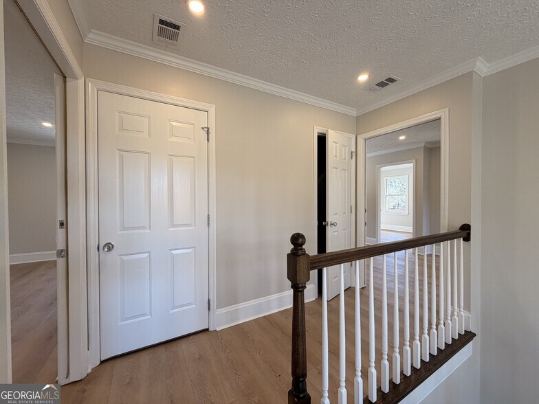More Photos Of 1165 Cedar Shoals Dr, Athens Loft Creative Space For Sale