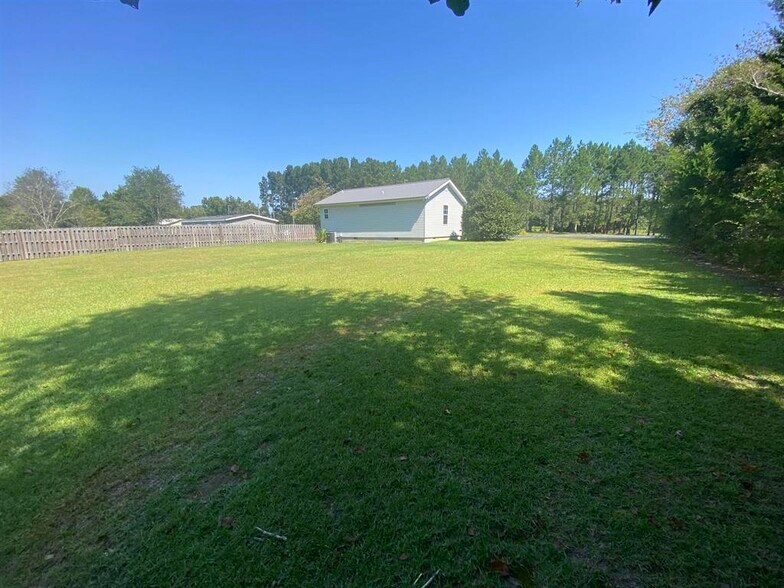 More Photos Of 131 Lakeview Church Rd, Cochran Freestanding For Lease