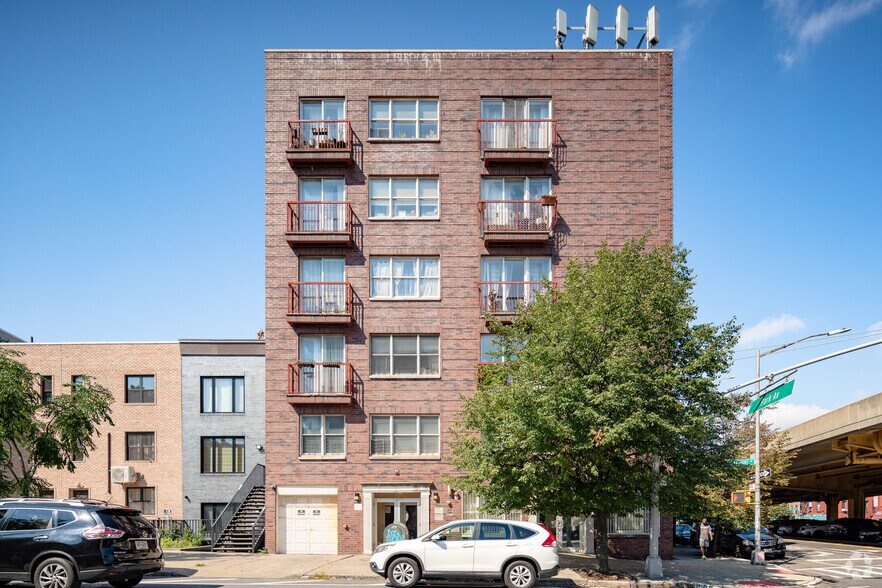 More Photos Of 62 Clermont Ave, Brooklyn Apartments For Lease