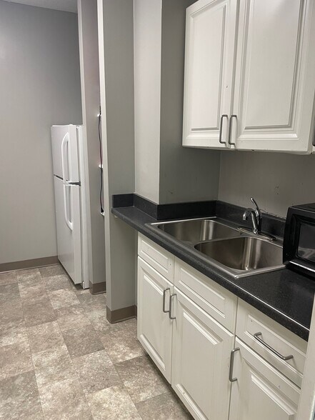 More Photos Of 6000 Stevenson Ave, Alexandria Office For Lease