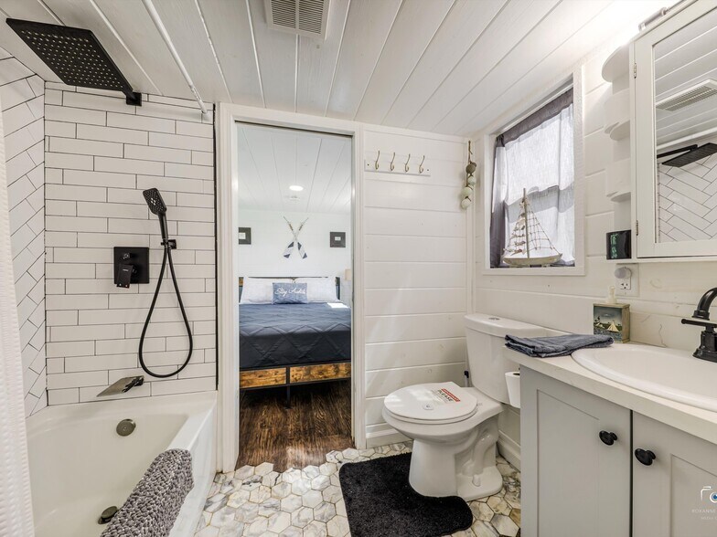 More Photos Of 16064 Mulberry Dr, Little Elm Hospitality For Sale