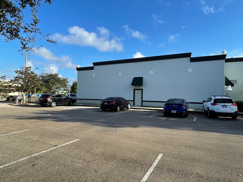 More Photos Of 5934 SE Federal Hwy, Stuart Unknown For Lease