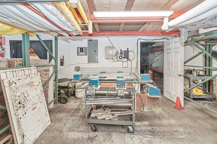 More Photos Of 1977 S Los Angeles St, Los Angeles Distribution For Sale