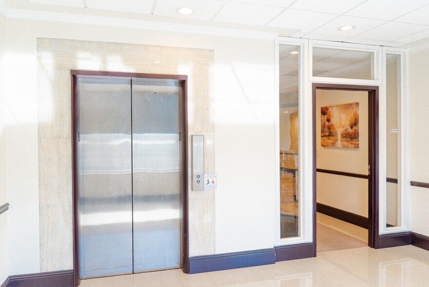 More Photos Of 131 E New York Ave, Deland Medical For Lease