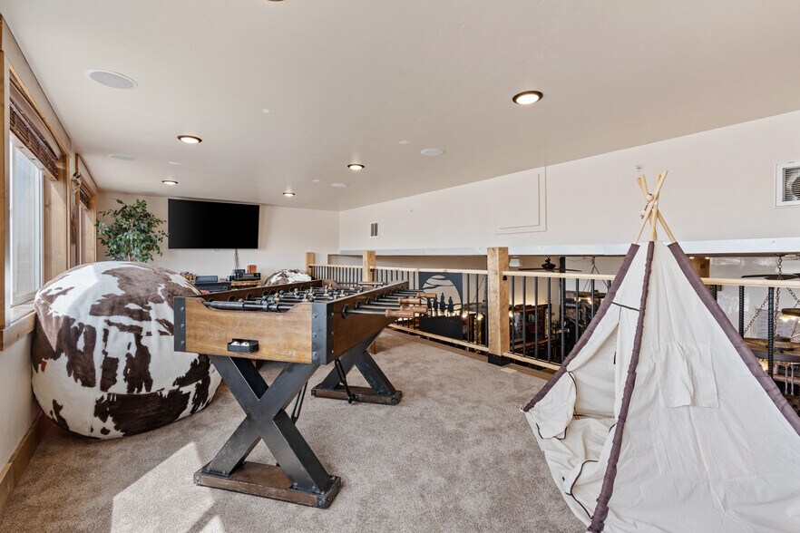 More Photos Of 417 Main St, Ashton Specialty For Sale