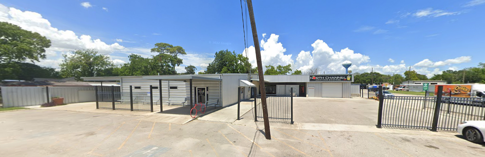 Primary Photo Of 13837 Bonham St, Houston Light Distribution For Sale