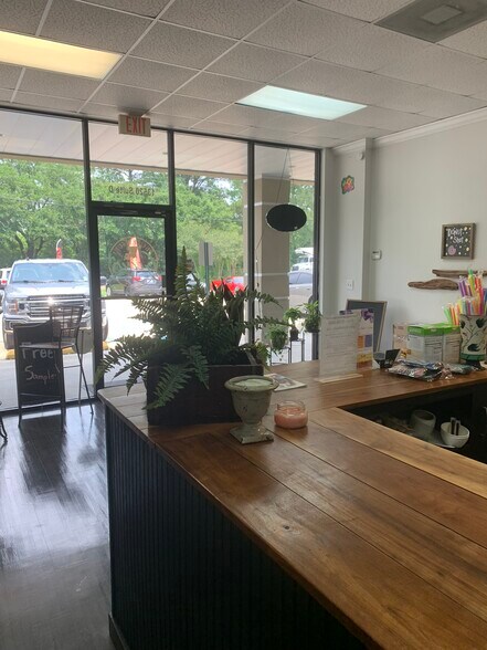 More Photos Of 13510-13520 Perkins Rd, Baton Rouge Storefront Retail Office For Lease