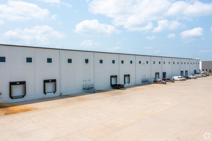 More Photos Of 4201 S James St, Grimes Warehouse For Lease