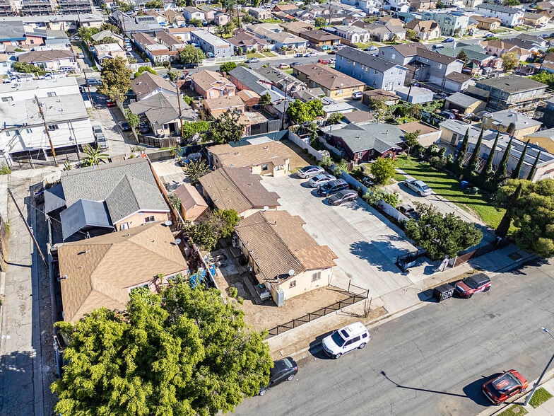 More Photos Of 239 W 113th St, Los Angeles Apartments For Sale