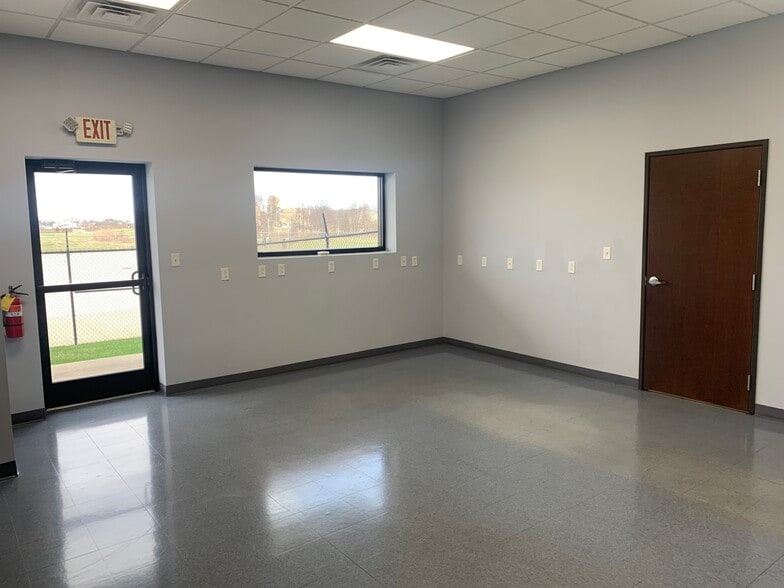 More Photos Of 1241 Metro Ave, Evansville Industrial For Lease