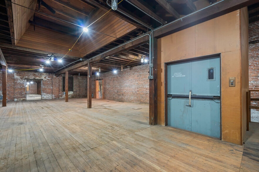 More Photos Of 217 State St, Salem Storefront Retail Office For Sale