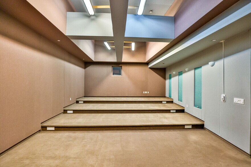 More Photos Of 4130 Cahuenga Blvd, Toluca Lake Medical For Lease