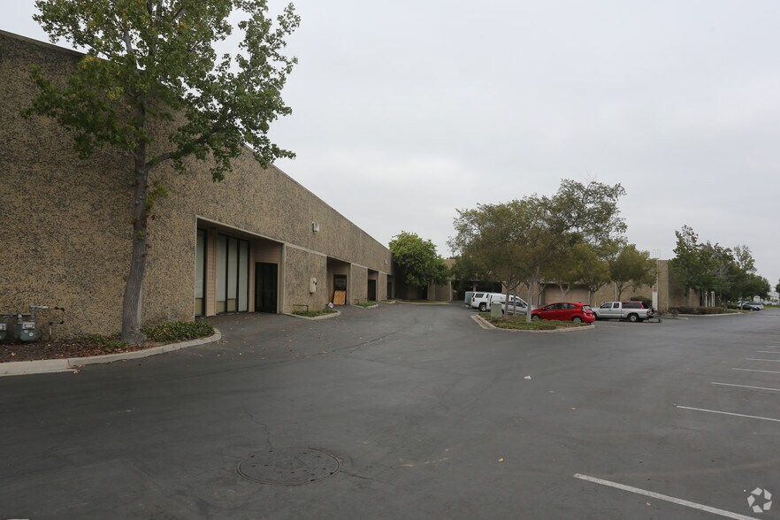 More Photos Of 151 Kalmus Dr, Costa Mesa Light Manufacturing For Lease