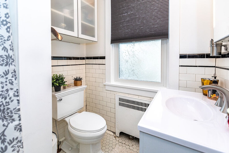 More Photos Of 404 Allegheny Ave, Towson Office For Sale