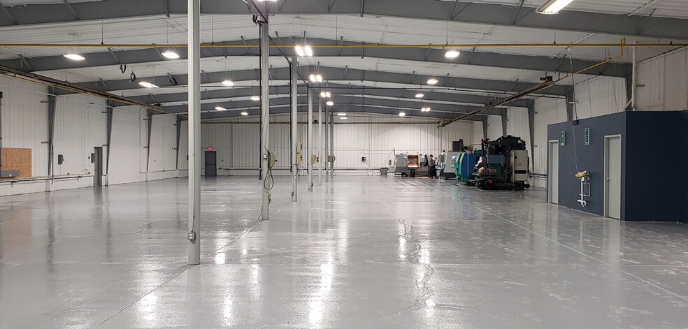 More Photos Of 995841 Mono-Adjala Tline, Rosemont Warehouse For Sale