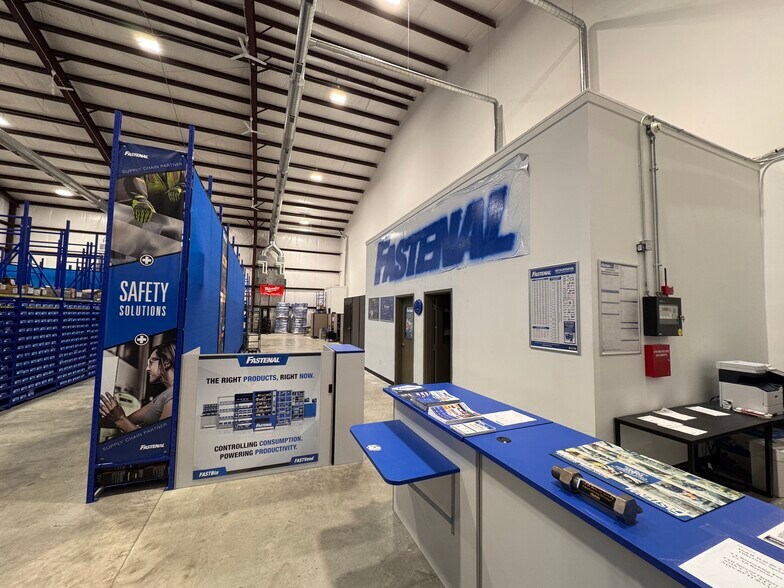 More Photos Of 5700 Eastside Parkway Dr, Gas City Light Distribution For Lease