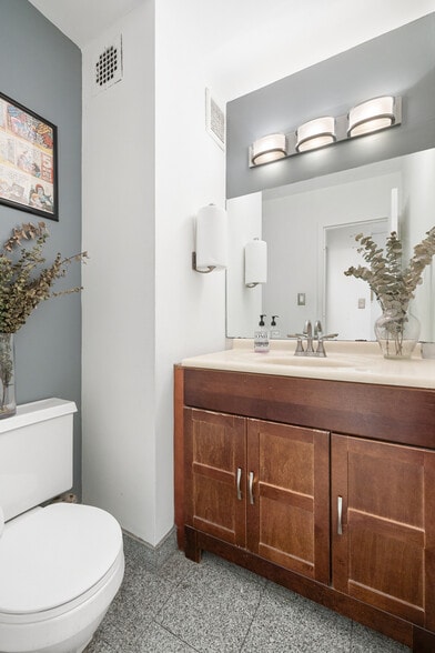 More Photos Of 235 E 49th St, New York Apartments For Sale
