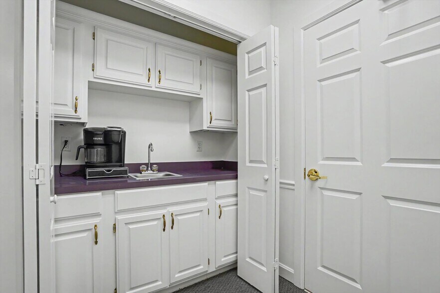 More Photos Of 5407 S Lewis Ave, Tulsa Office For Lease