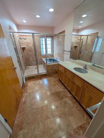 More Photos Of 1631 Liliha St, Honolulu Medical For Sale