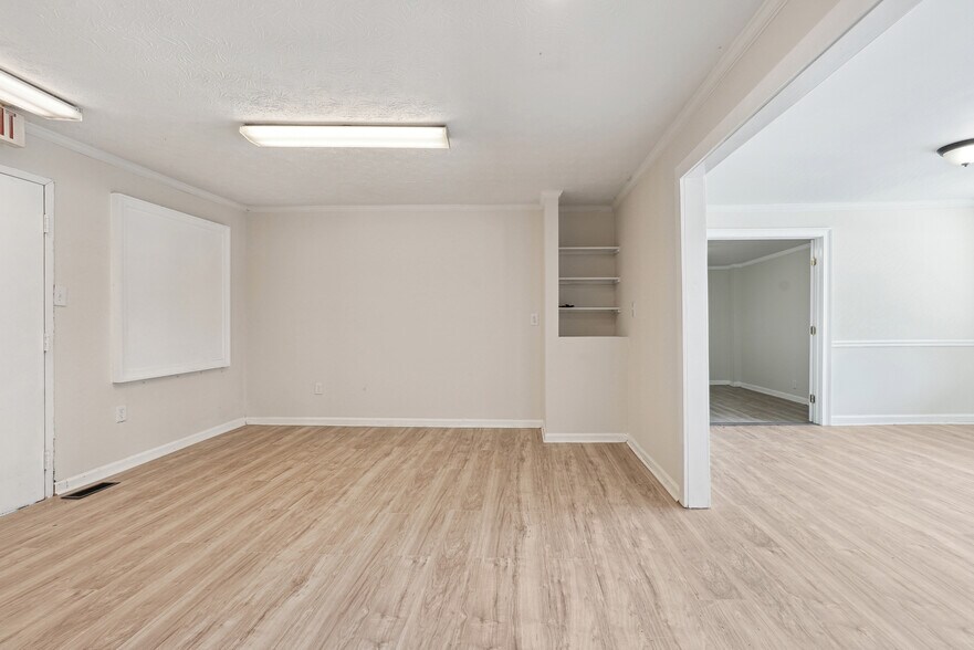 More Photos Of 401 SW Cleveland Ave, Atlanta Office Residential For Sale