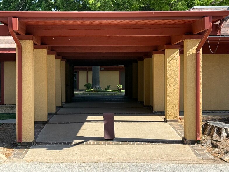 More Photos Of 2241 Peggy Ln, Garland Medical For Sale