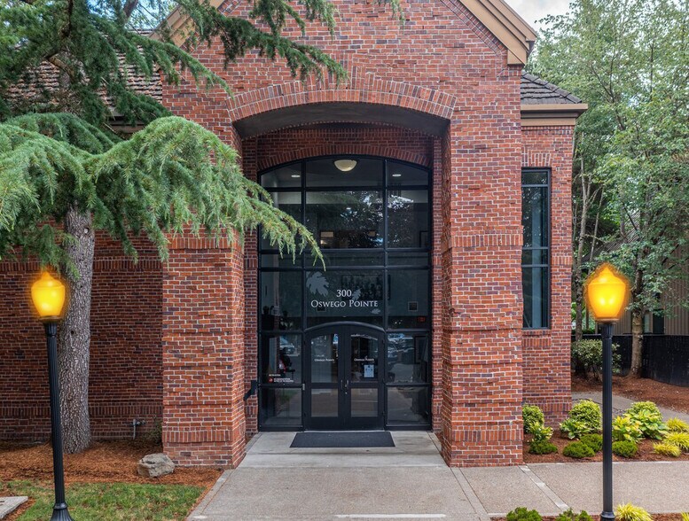 More Photos Of 300 Oswego Pointe Dr, Lake Oswego Office For Lease