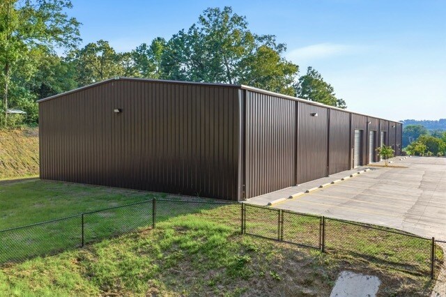 More Photos Of 300 Midridge Ln, Pelham Warehouse For Lease