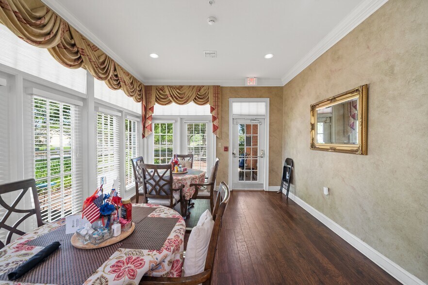 More Photos Of 10171 Papa George St, Daphne Congregate Senior Housing For Lease